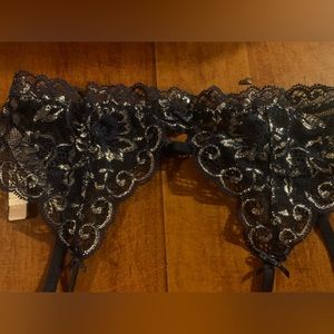 NWT Victoria’s Secret sz xs/s garter belt, navy blue and silver, very sexy!